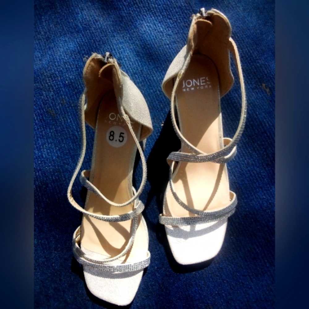 Size (8.5) High heels By Jones